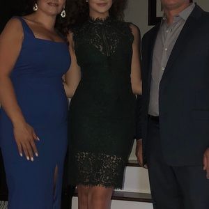 BEAUTIFUL FOREST GREEN SHORT LACE DRESS